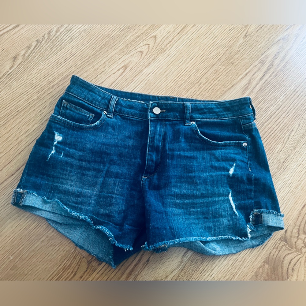 DL1961 worn boyfriend jean shorts